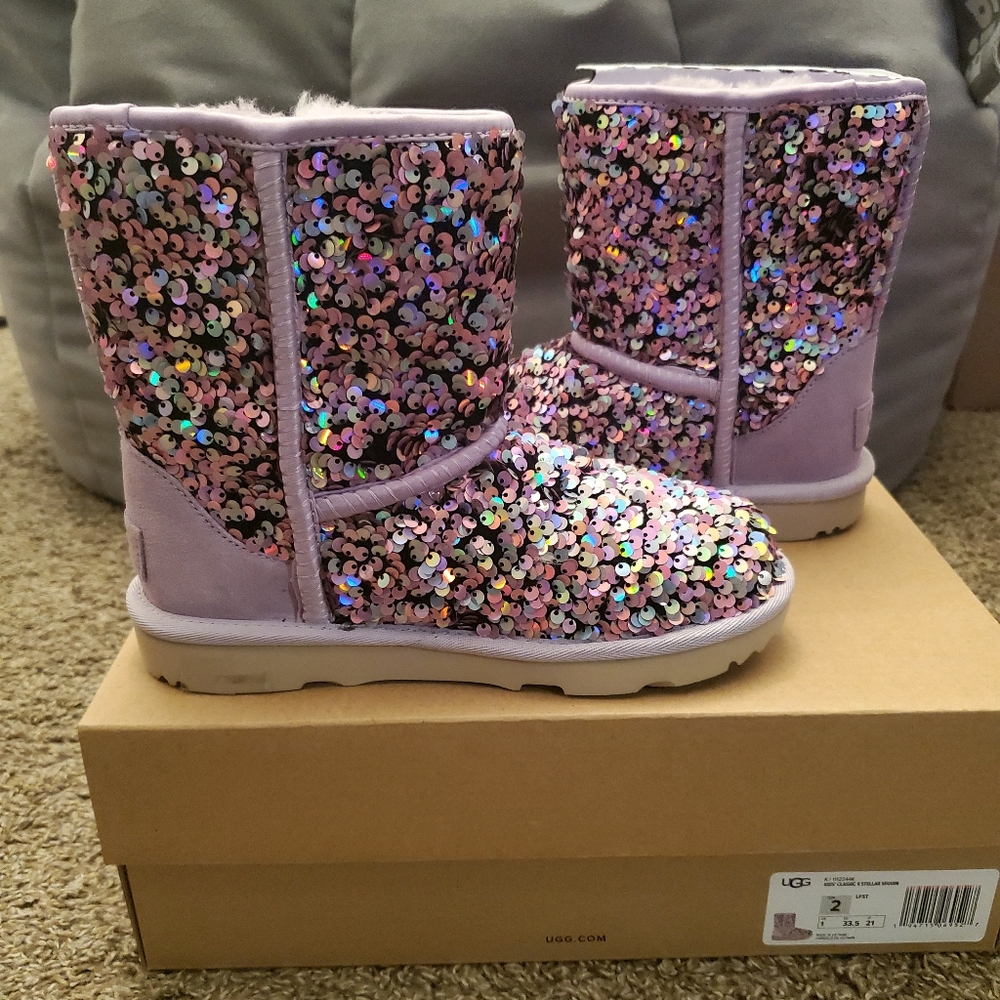 [SOLD] UGG Classic II Stellar Sequin LFST